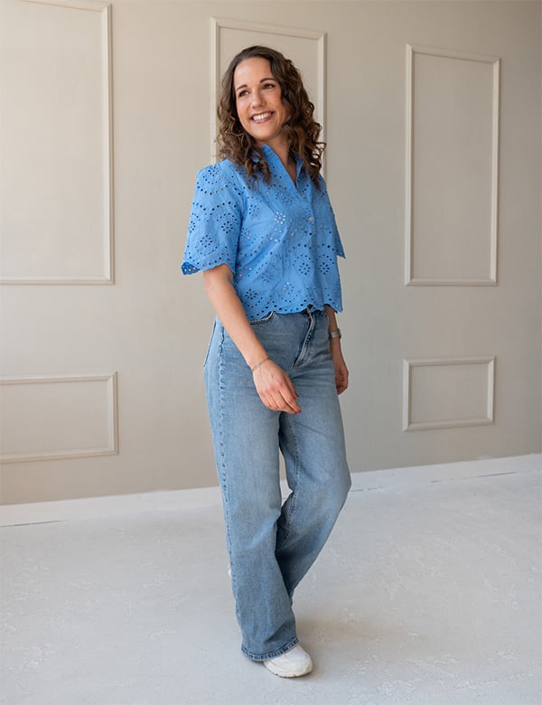 Vrouwelijk model met bruin haar Karin J.