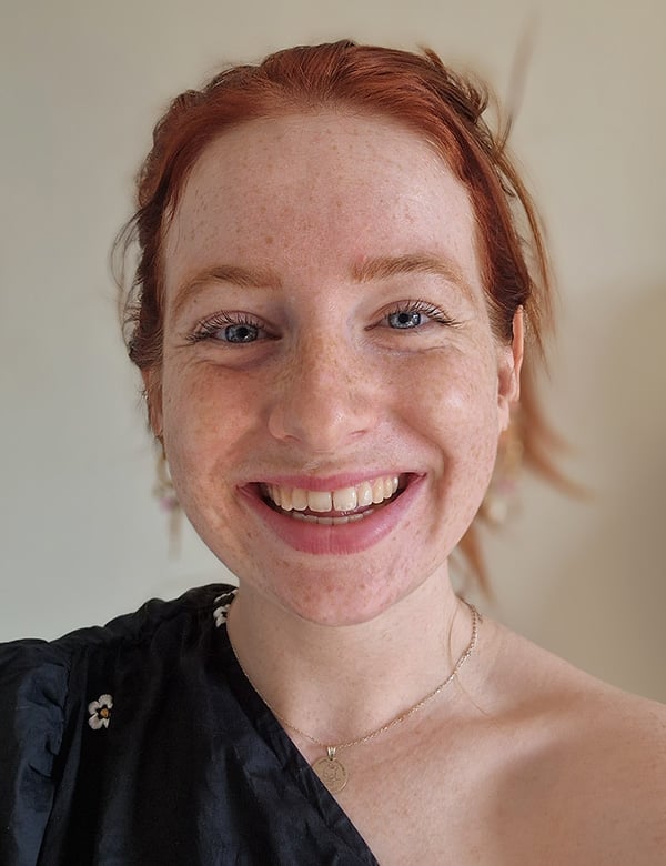 vrouwelijk model met lang, rossig haar Lidewey.
