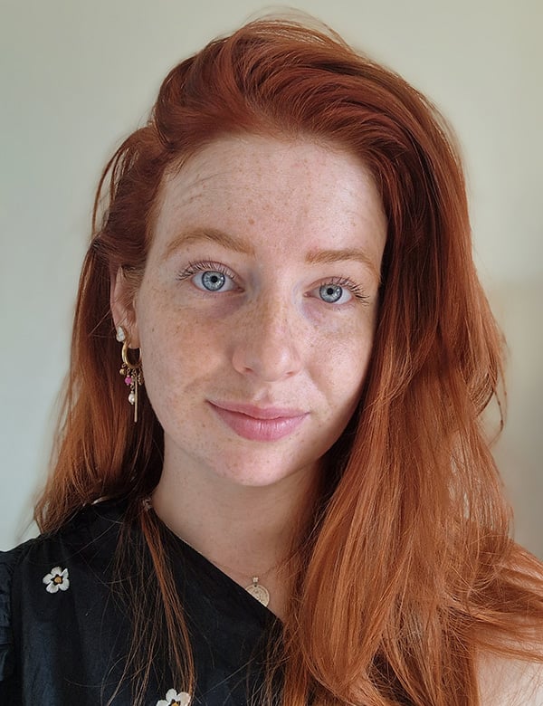 vrouwelijk model met lang, rossig haar Lidewey.