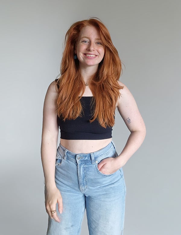 vrouwelijk model met lang, rossig haar Lidewey.