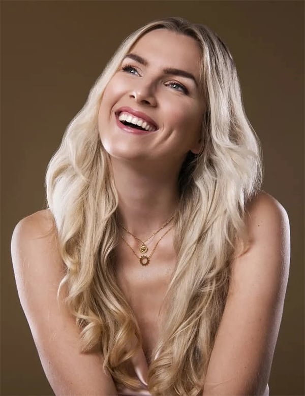 Vrouwelijk model met blond haar Renée B.
