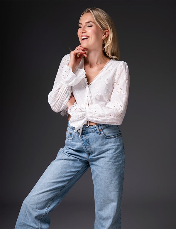 Vrouwelijk model met blond haar Renée B.