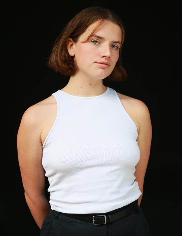 Vrouwelijk model met donkerbruin haar Thereza