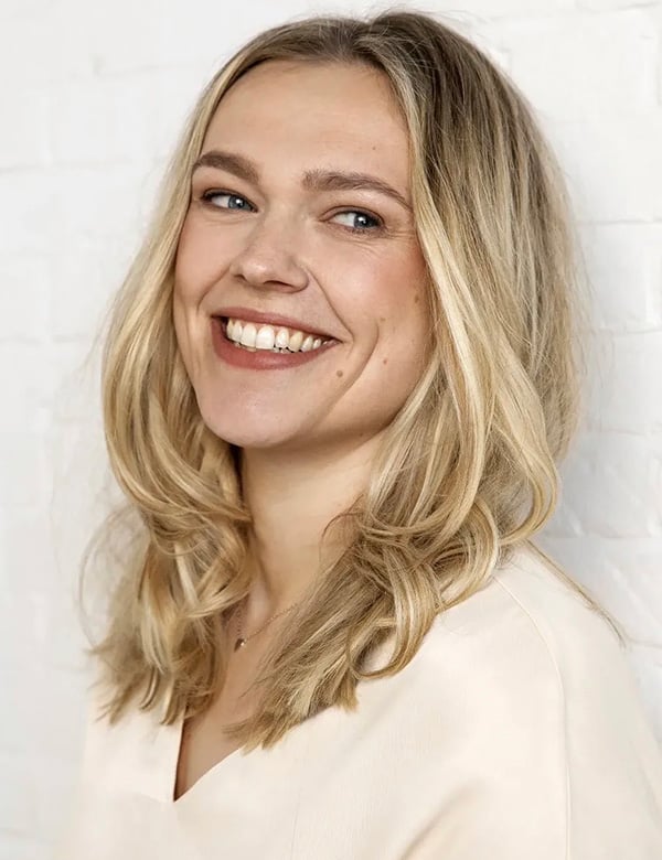 Vrouwelijk model met blond/bruin haar ysabel