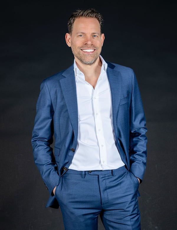 Mannelijk model met blauwe ogen Bas P.