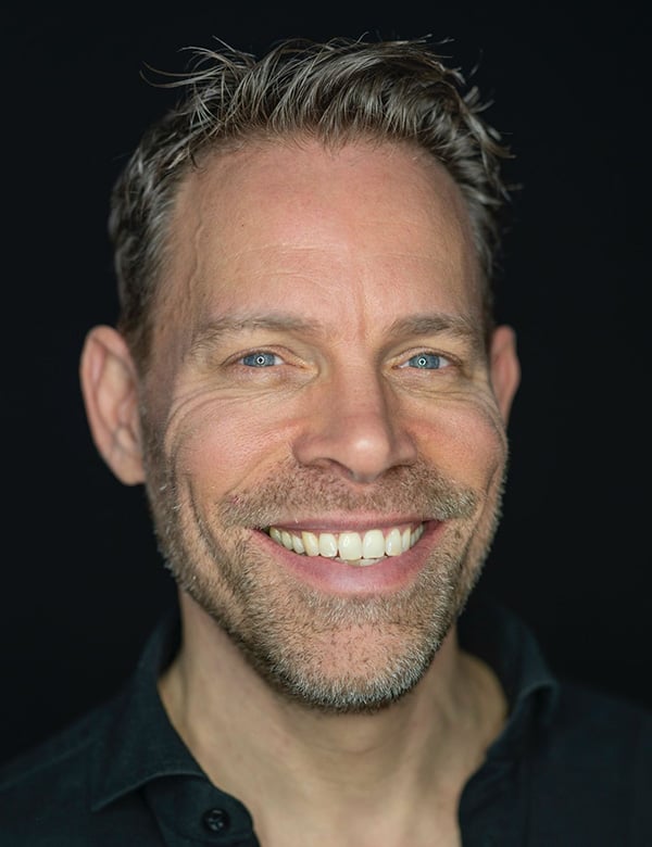 Mannelijk model met blauwe ogen Bas P.