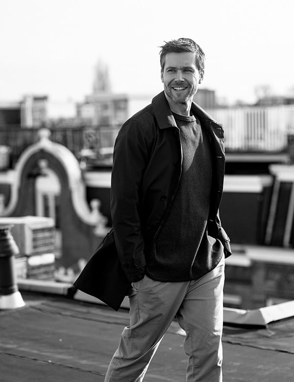 Mannelijk model met donker haar Bob R.