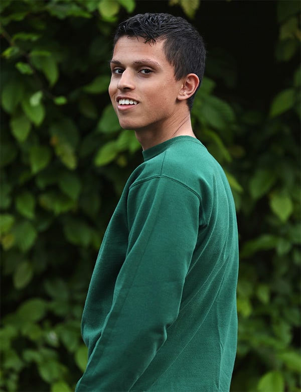 Mannelijk model met bruine ogen Dinand