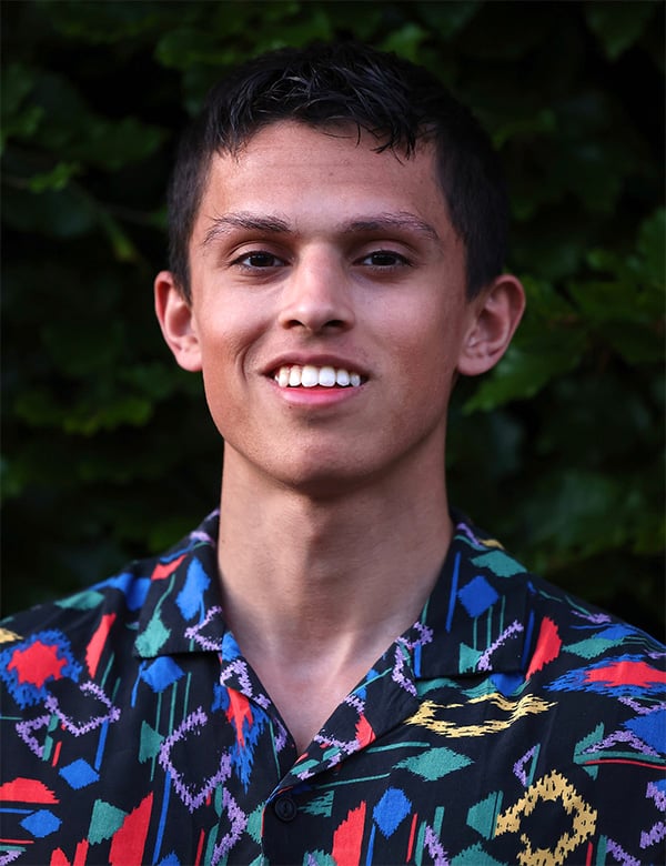 Mannelijk model met bruine ogen dinand