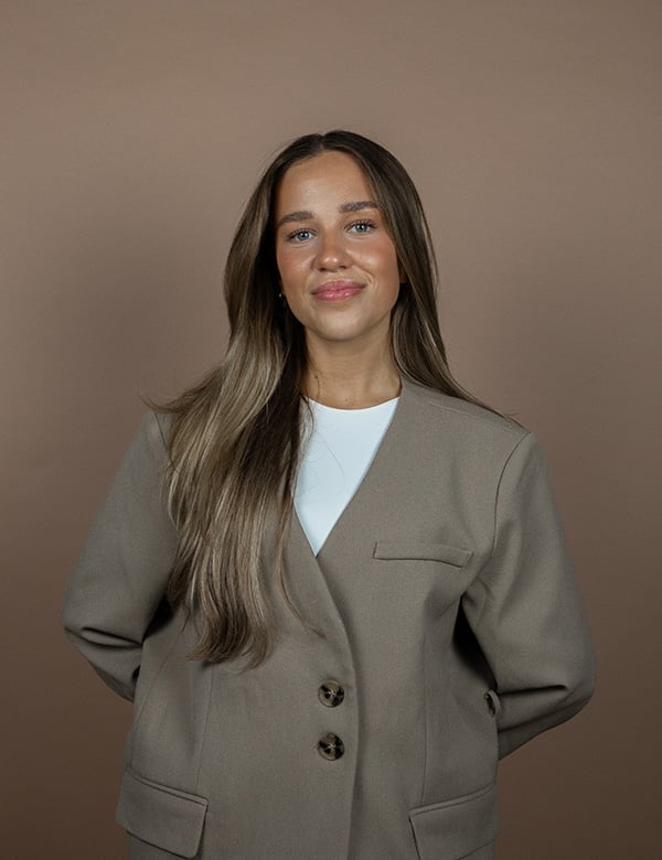 vrouwelijk model met lang haar Gijsje.