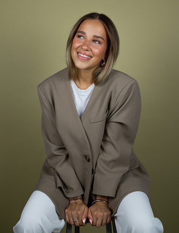 vrouwelijk model met lang haar Gijsje.