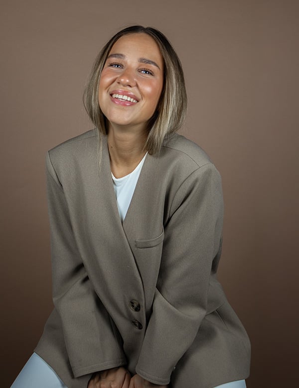 vrouwelijk model met lang haar Gijsje.