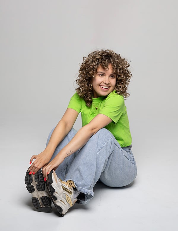 Vrouwelijk model met donkerblond haar Janne M.