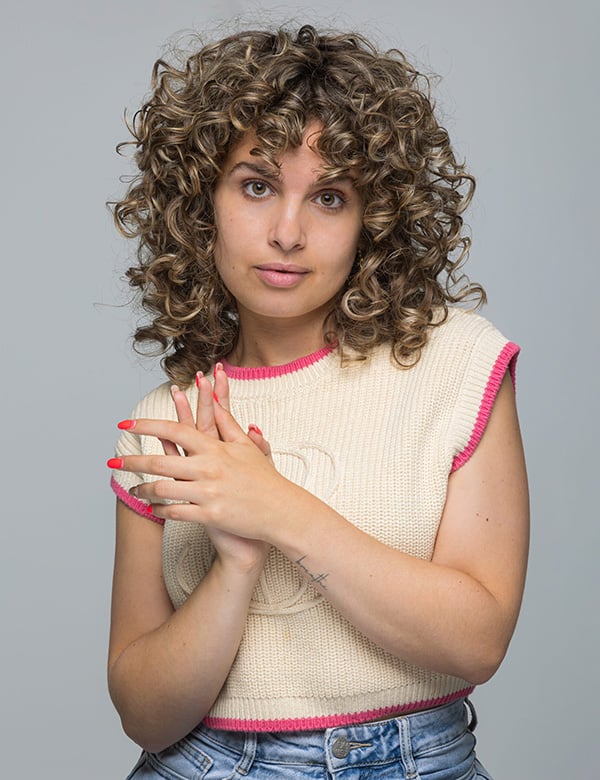 Vrouwelijk model met donkerblond haar Janne M.