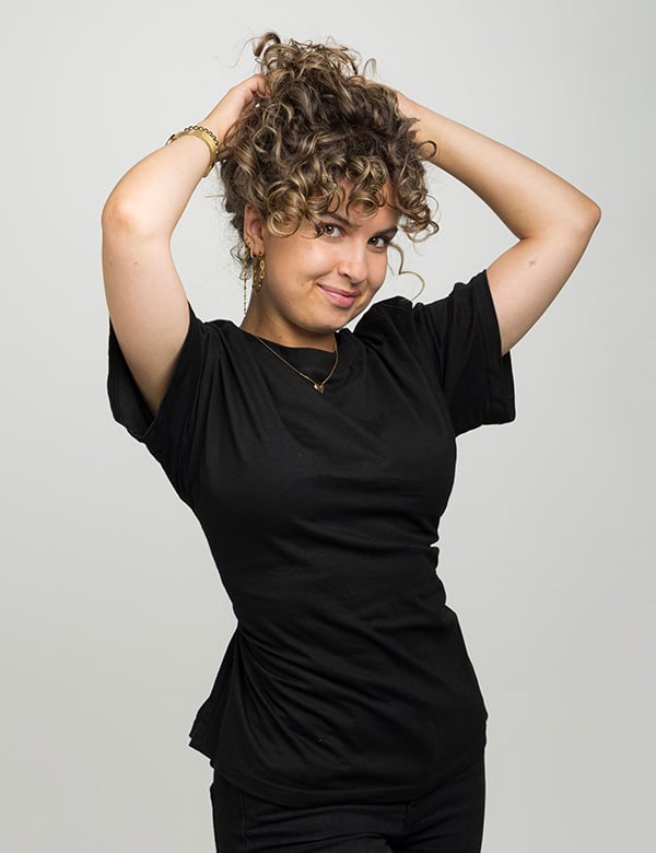 Vrouwelijk model met donkerblond haar Janne M.