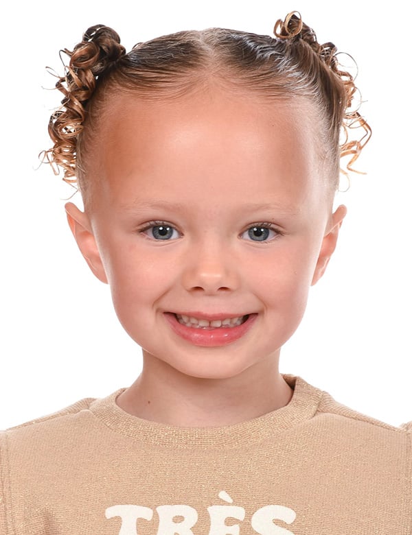 Meisjes kindermodel met blonde krulletjes jaylinn b.