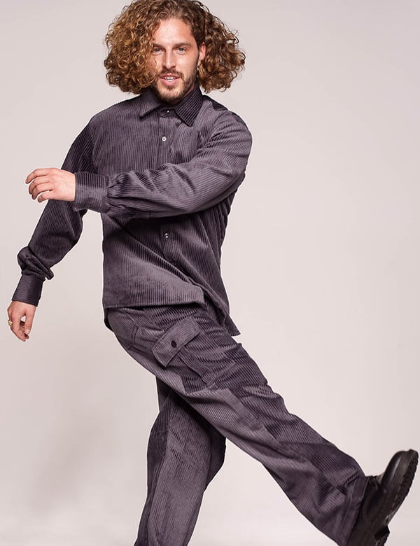 Mannelijk model met krullend haar Lex B