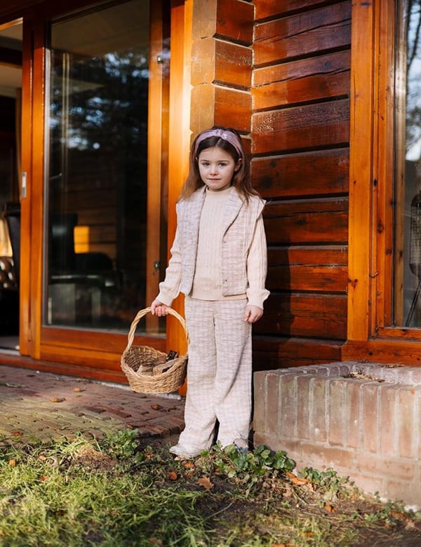 Kindermodel met bruin haar Loua V.