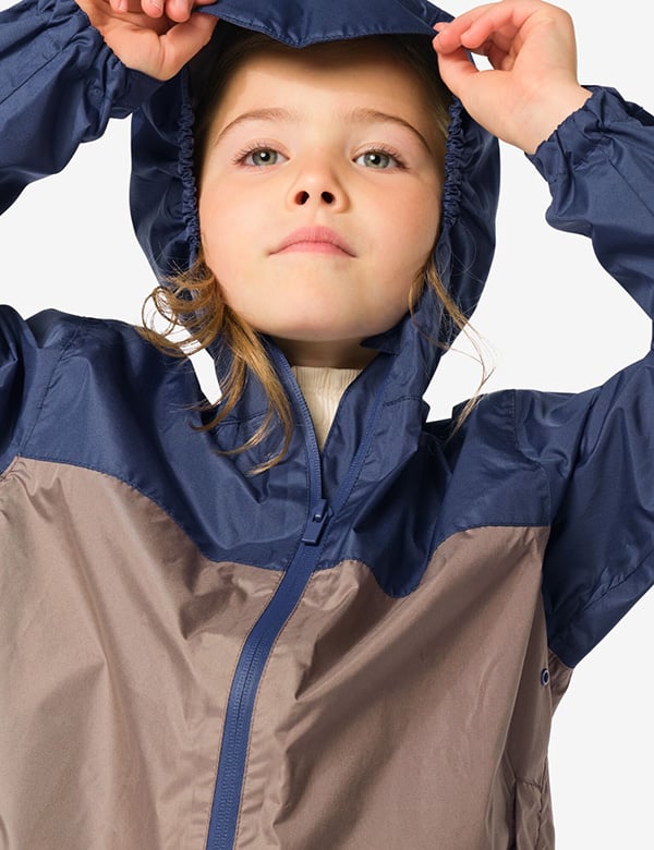 Kindermodel met bruin haar Loua V.