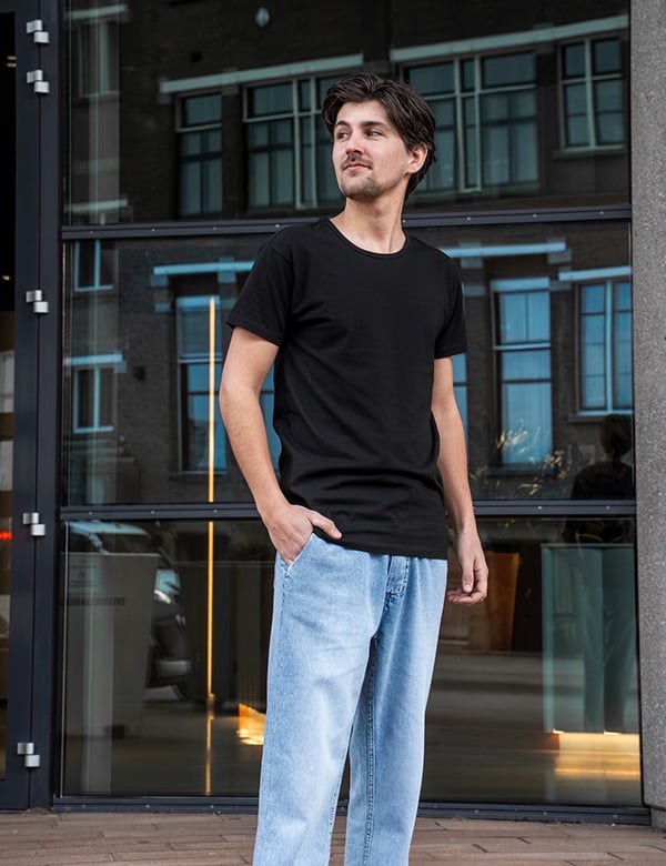 mannelijk model met donker haar Rik A.