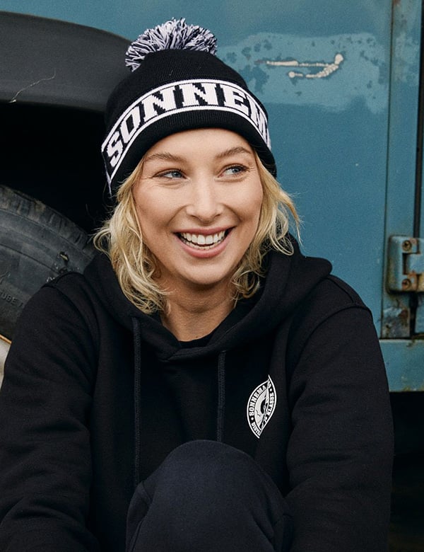 Vrouwelijk model met blond haar Berber