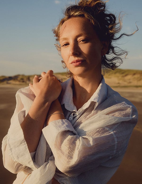 Vrouwelijk model met blond haar Berber
