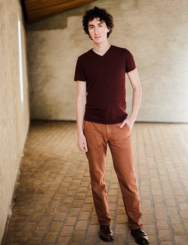 Mannelijk model met bruin haar Daniel Hi.