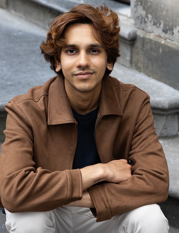 Mannelijk model met donkerbruin haar Hritik