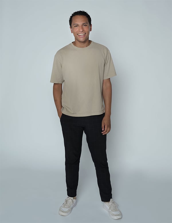 Mannelijk model met donkerbruin haar Kevin B.