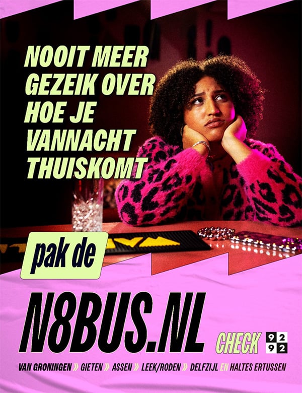 Vrouwelijk model met bruin haar Luna Rose