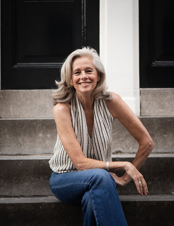Vrouwelijk model met blond/grijs haar Marie-Claire
