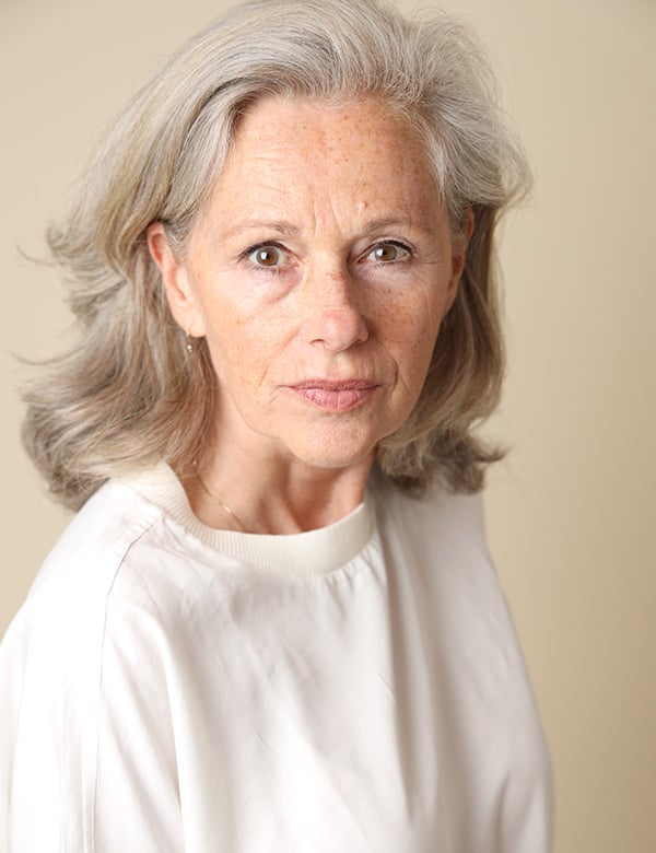 Vrouwelijk model met blond/grijs haar Marie-Claire