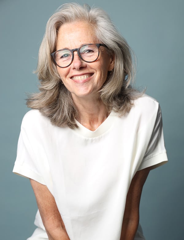 Vrouwelijk model met blond/grijs haar Marie-Claire