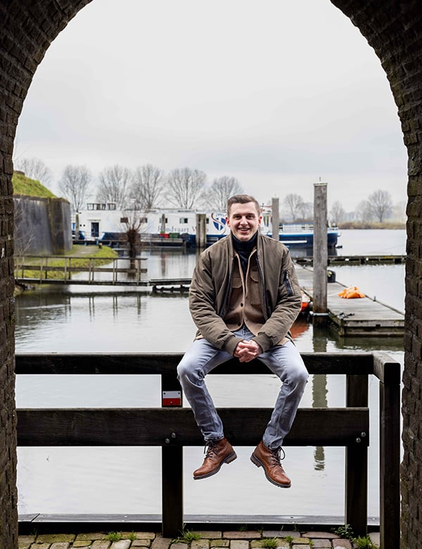 Mannelijk model met bruin haar Matthijs