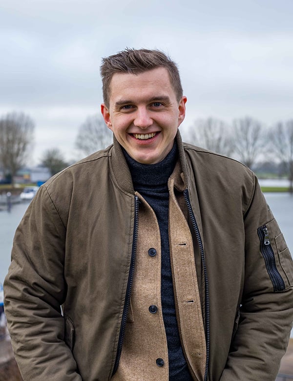 Mannelijk model met bruin haar Matthijs