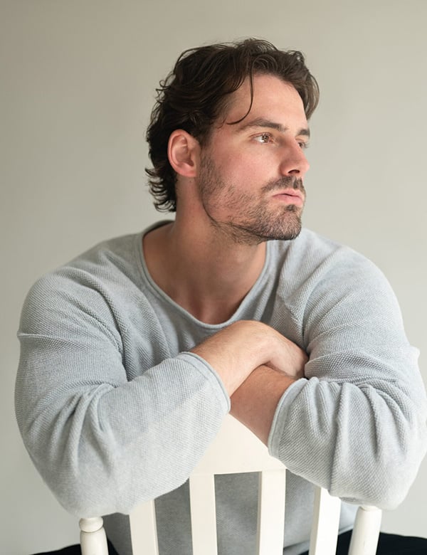 Mannelijk model met donkerbruin haar Remco V.