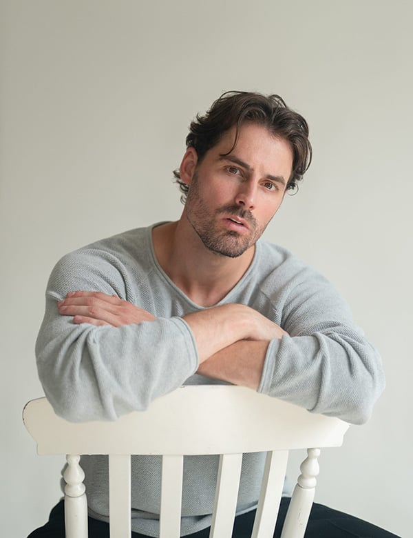 Mannelijk model met donkerbruin haar Remco V.