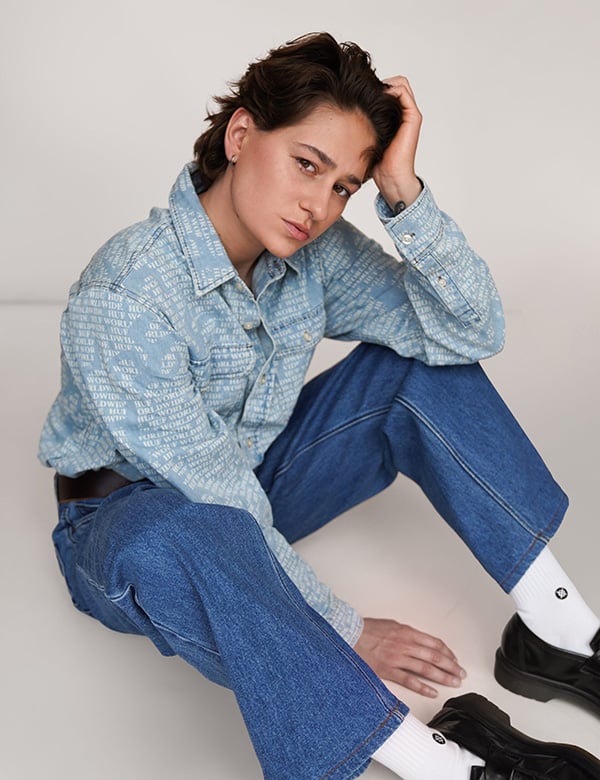 Vrouwelijk model met bruin haar Anuschka