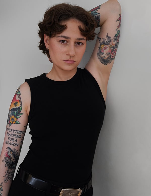 Vrouwelijk model met bruin haar Anuschka