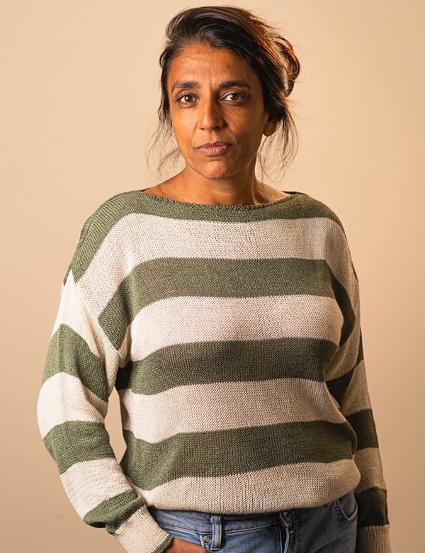 Vrouwelijk model met donkerbruin haar Aparna.