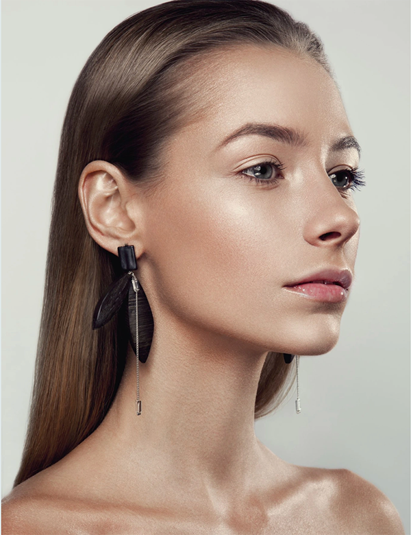 Vrouwelijk model met donkerblond haar Dasha.