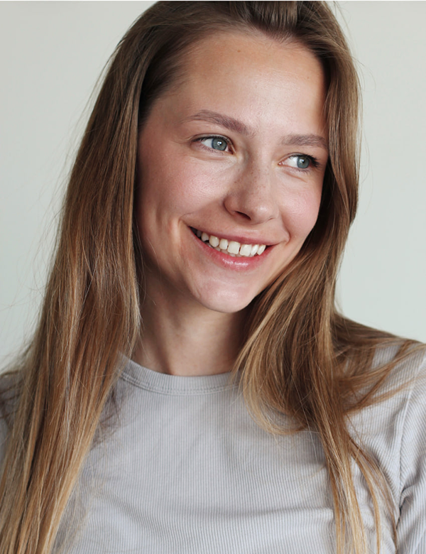 Vrouwelijk model met donkerblond haar Dasha.
