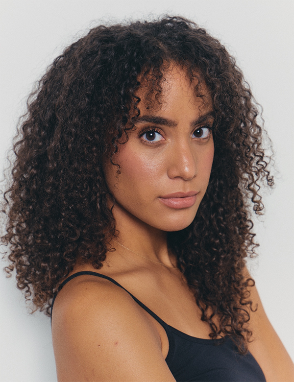Vrouwelijk model met donkerbruin haar Fabiana A.