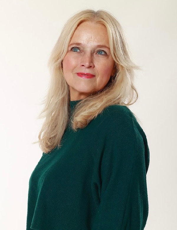 Vrouwelijk model met blond haar Karin B.