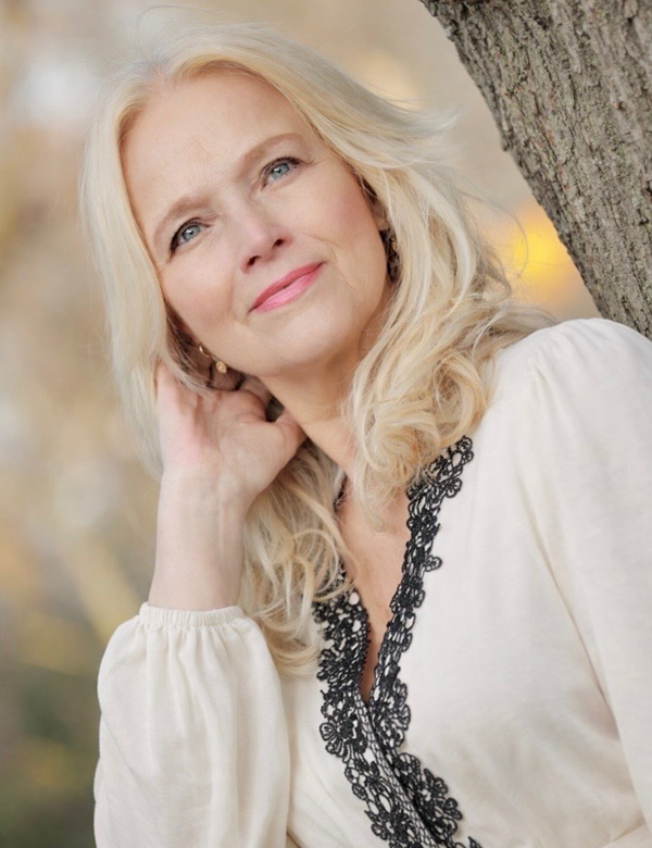 Vrouwelijk model met blond haar Karin B.