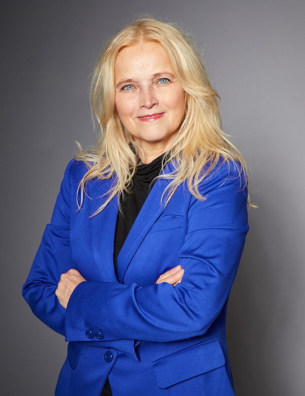 Vrouwelijk model met blond haar Karin B.