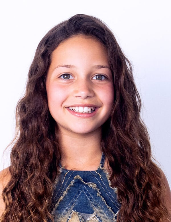 Kinderlijk model met donkerbruin haar roxy d.