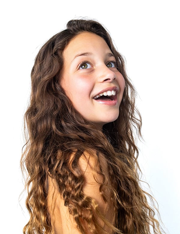 Kinderlijk model met donkerbruin haar Roxy D.