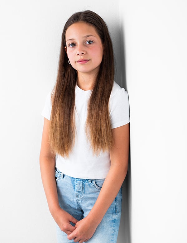 Kinderlijk model met donkerbruin haar Roxy D.