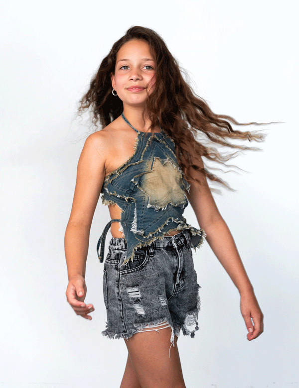 Kinderlijk model met donkerbruin haar Roxy D.